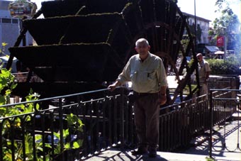 007_05a.jpg