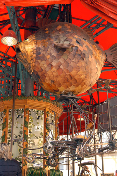 I particularly liked this fish with seats below